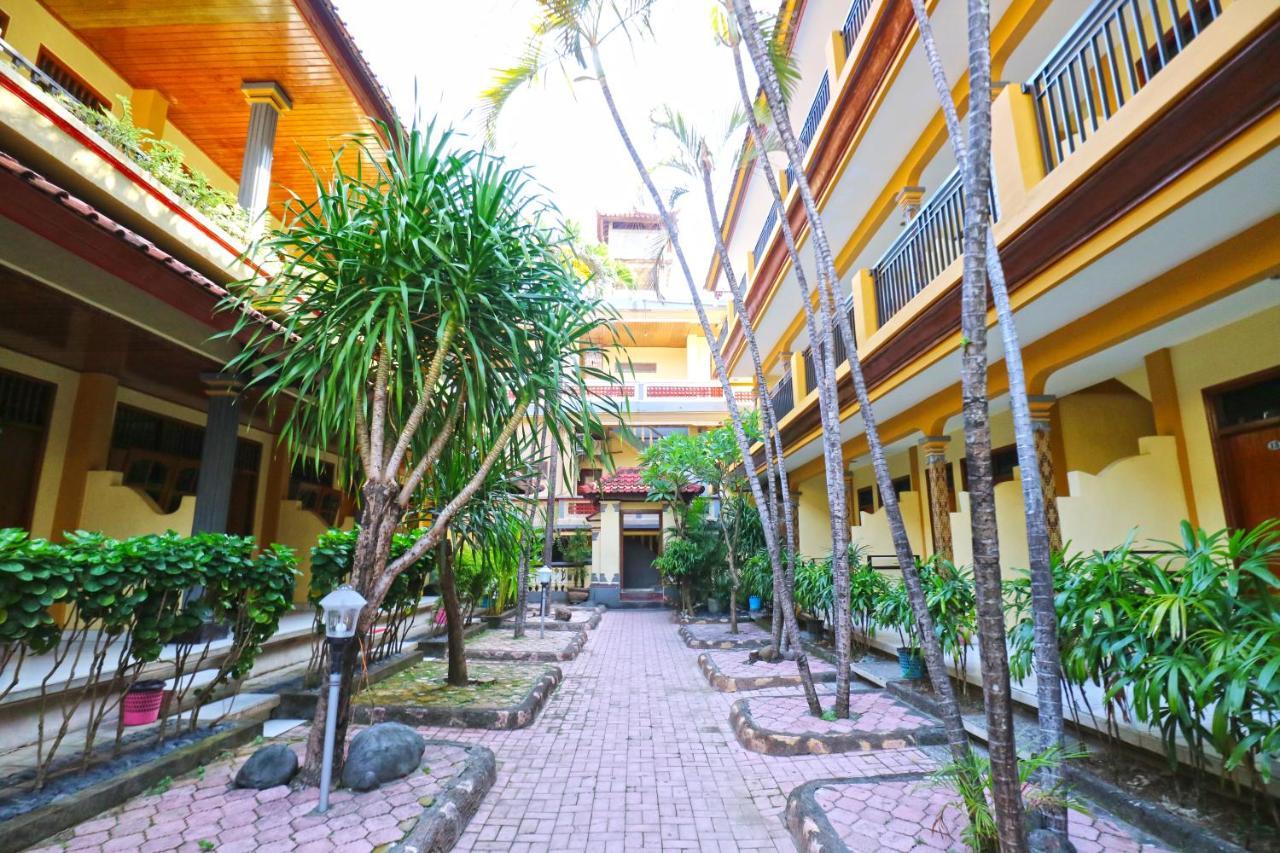 Gora Beach Inn Kuta  Ngoại thất bức ảnh