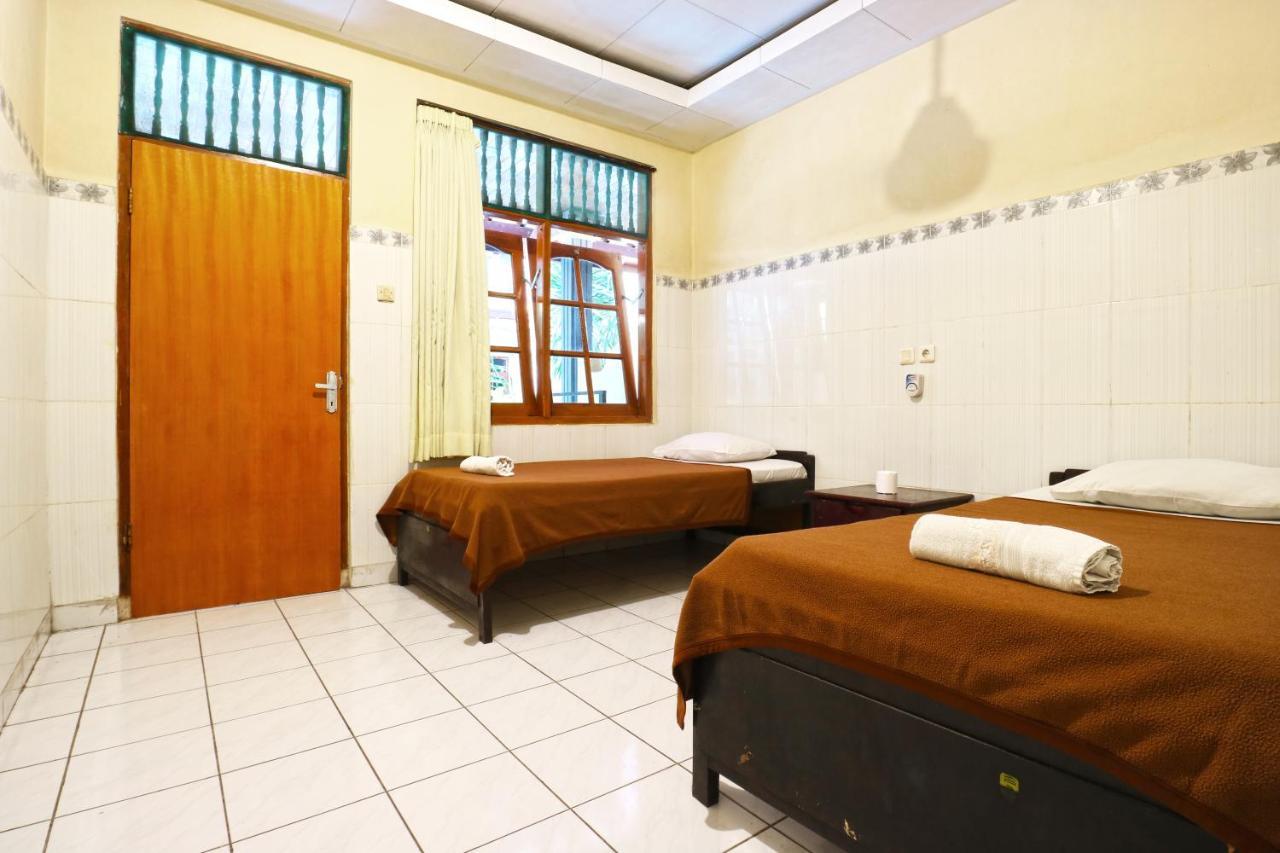 Gora Beach Inn Kuta  Ngoại thất bức ảnh