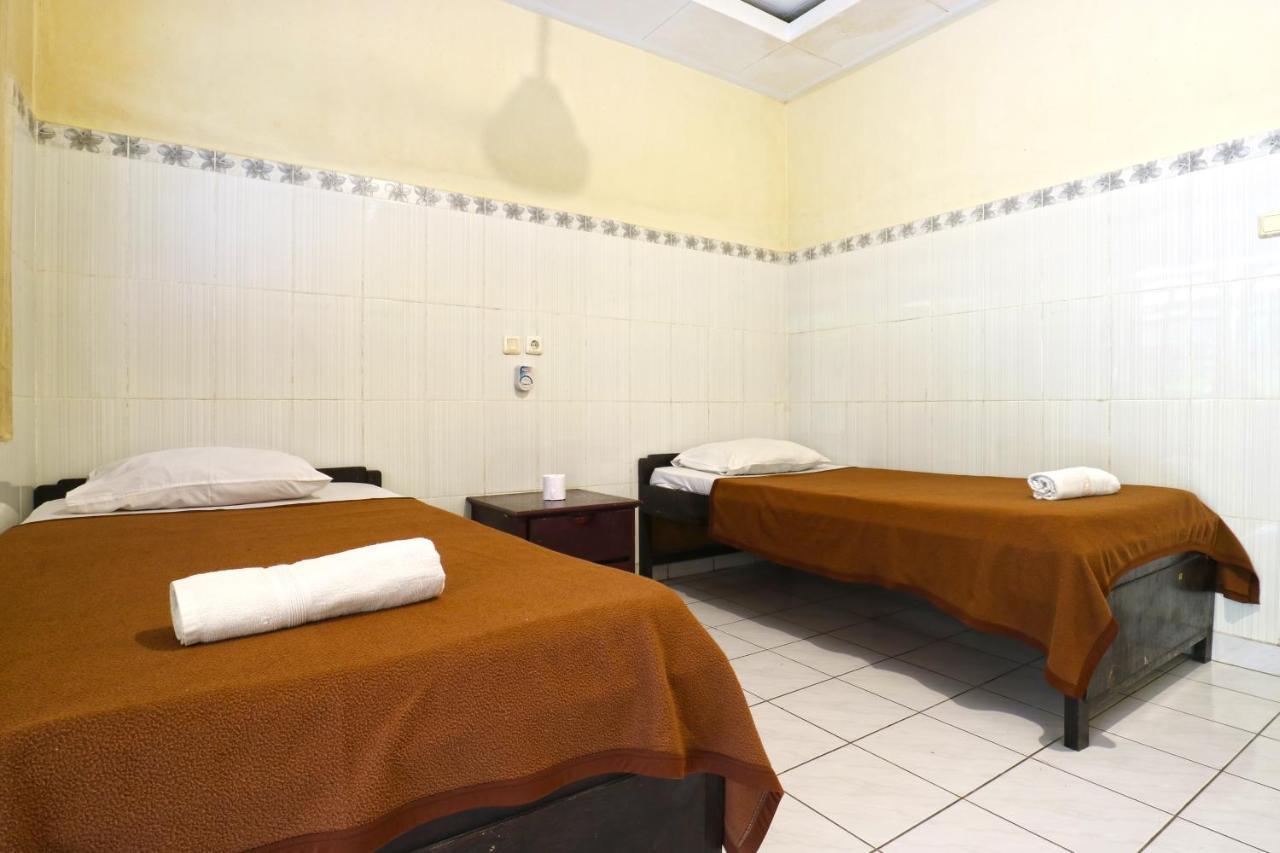 Gora Beach Inn Kuta  Ngoại thất bức ảnh